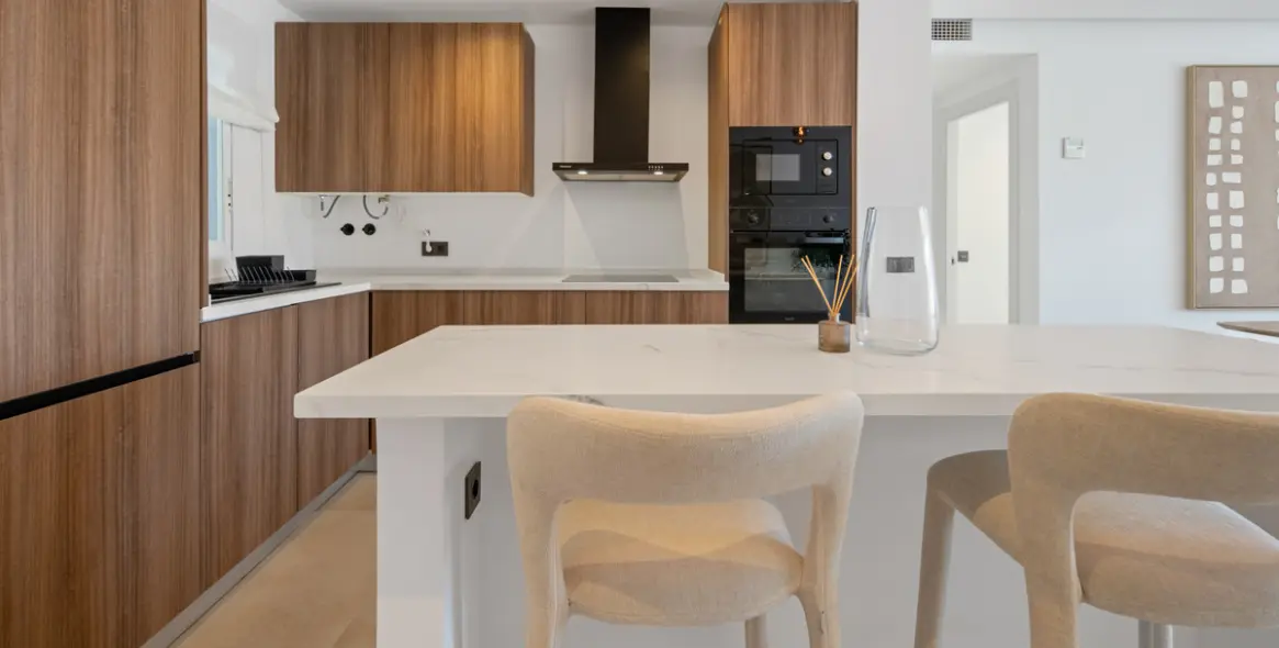 Venta de apartamento en planta media en La Quinta 6