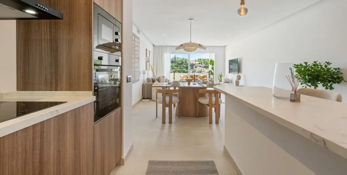 Venta de apartamento en planta media en La Quinta 8