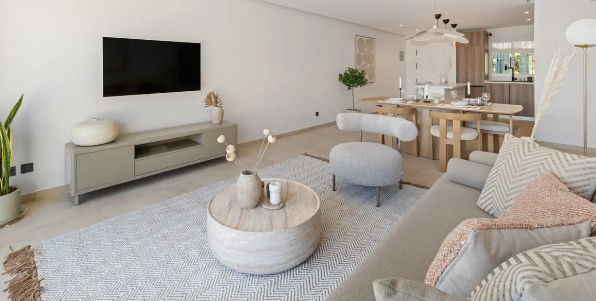 Venta de apartamento en planta media en La Quinta 11