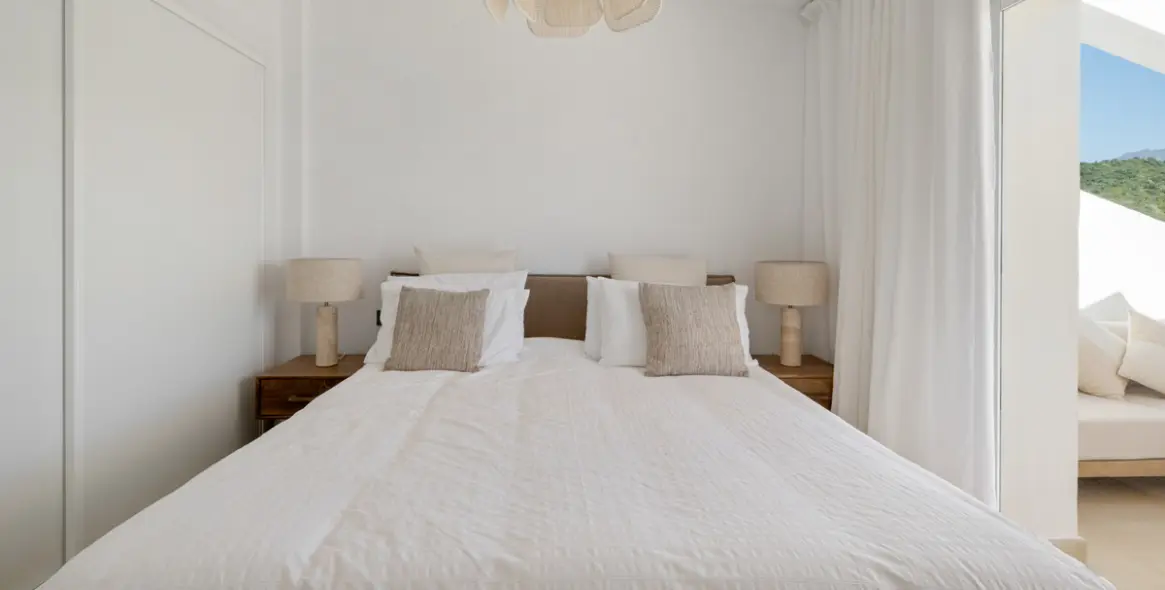 Venta de apartamento en planta media en La Quinta 13