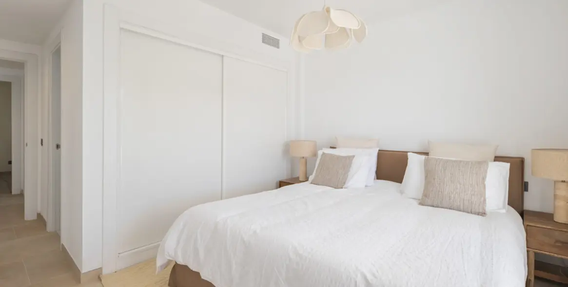 Venta de apartamento en planta media en La Quinta 14