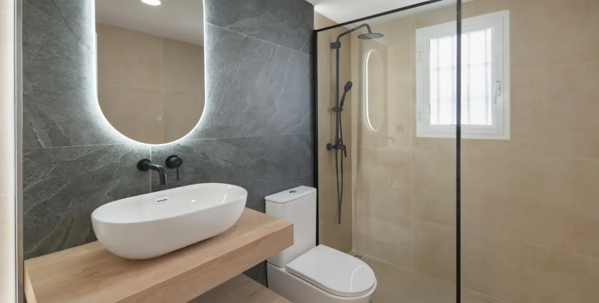 Venta de apartamento en planta media en La Quinta 22