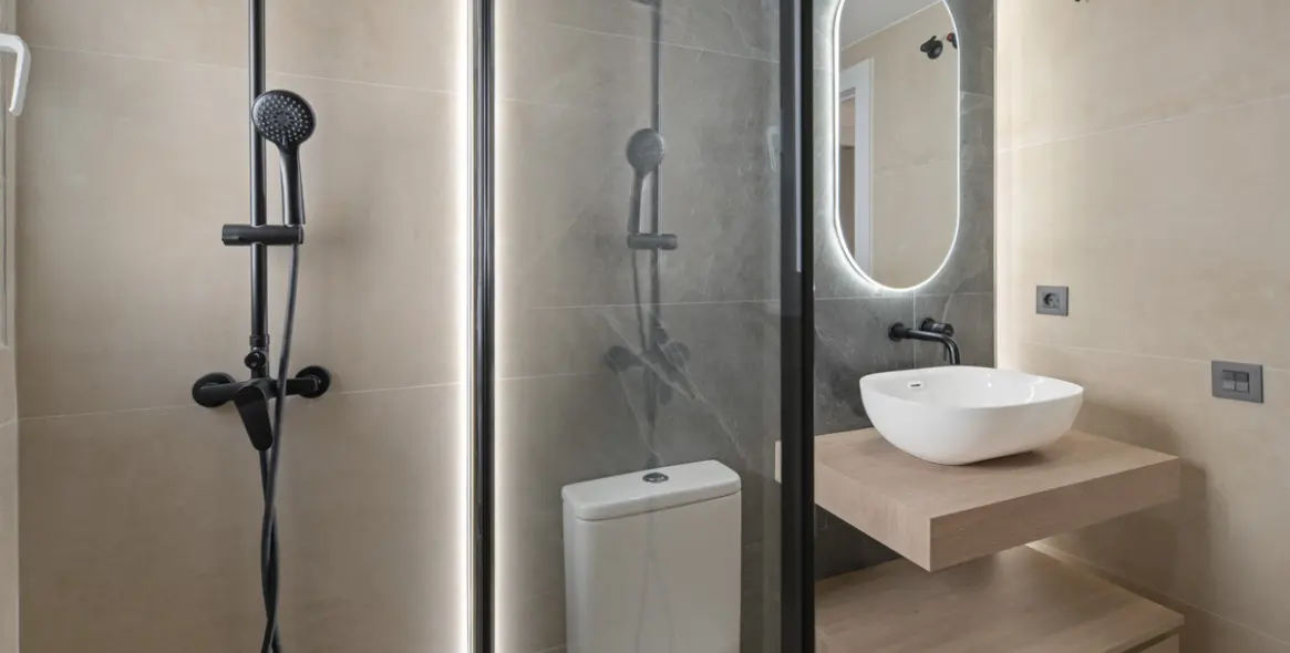 Venta de apartamento en planta media en La Quinta 24