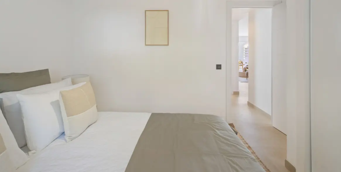 Venta de apartamento en planta media en La Quinta 26