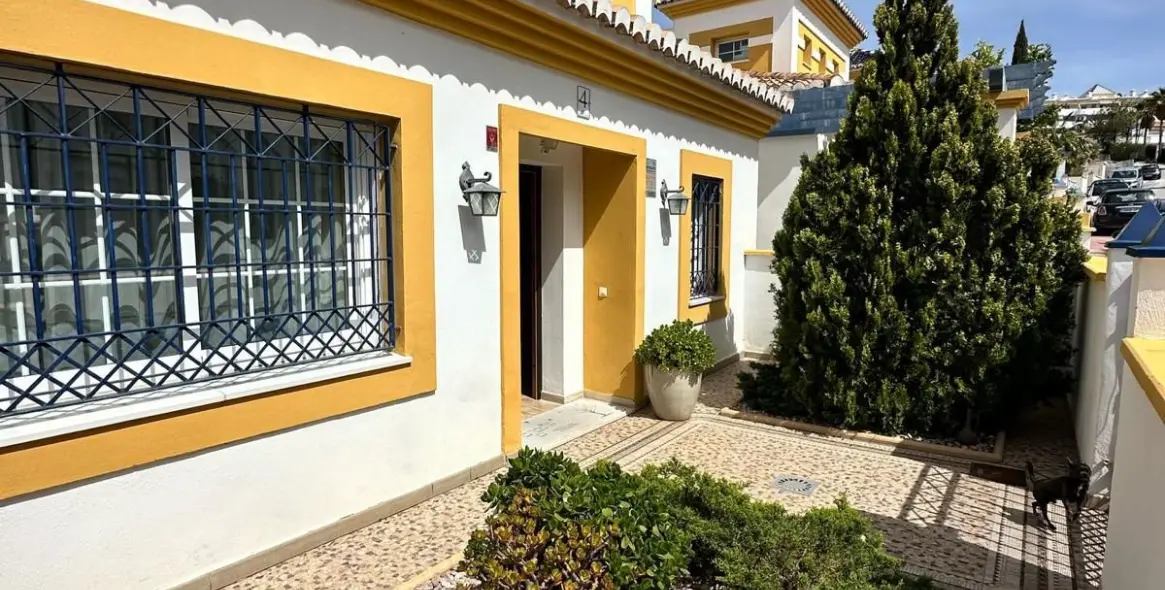 Venta de adosado en Calahonda 1