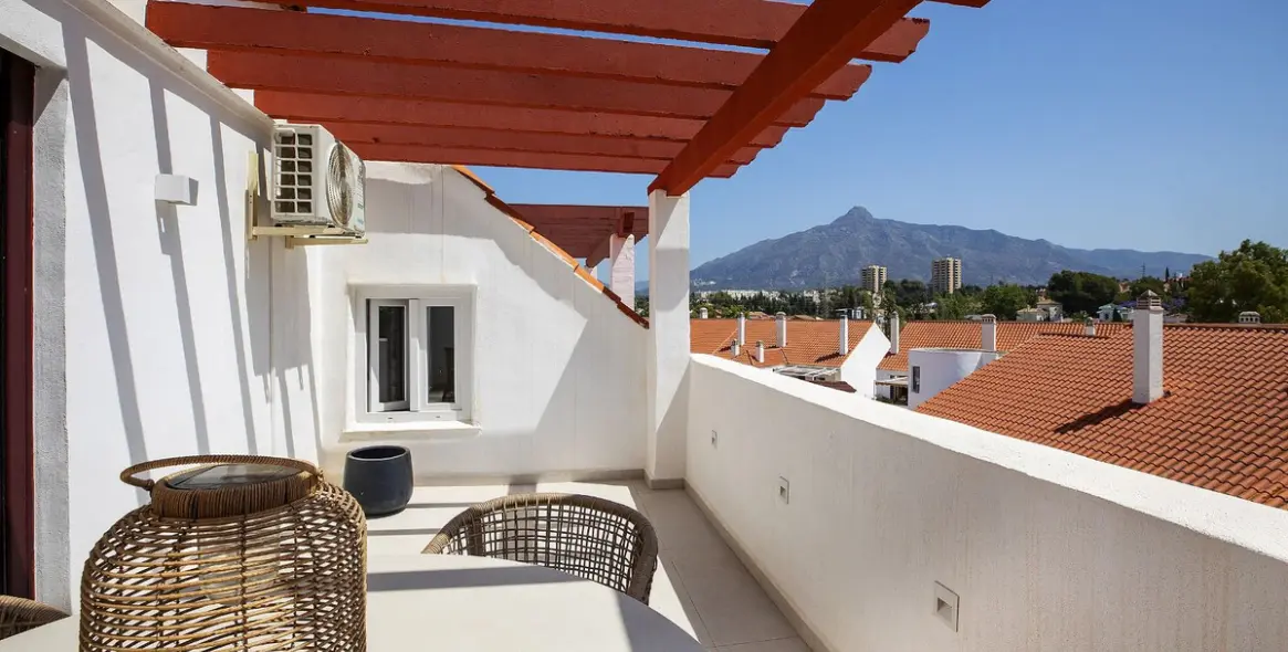Venta de ático dúplex en Nueva Andalucía 2