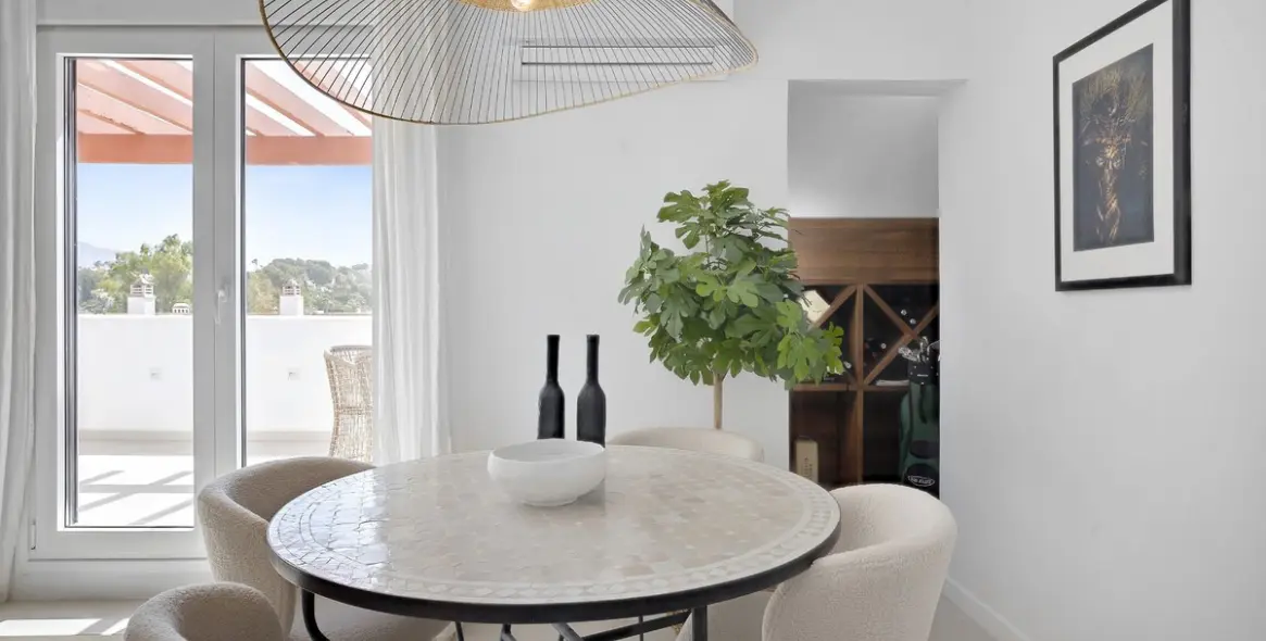 Venta de ático dúplex en Nueva Andalucía 10