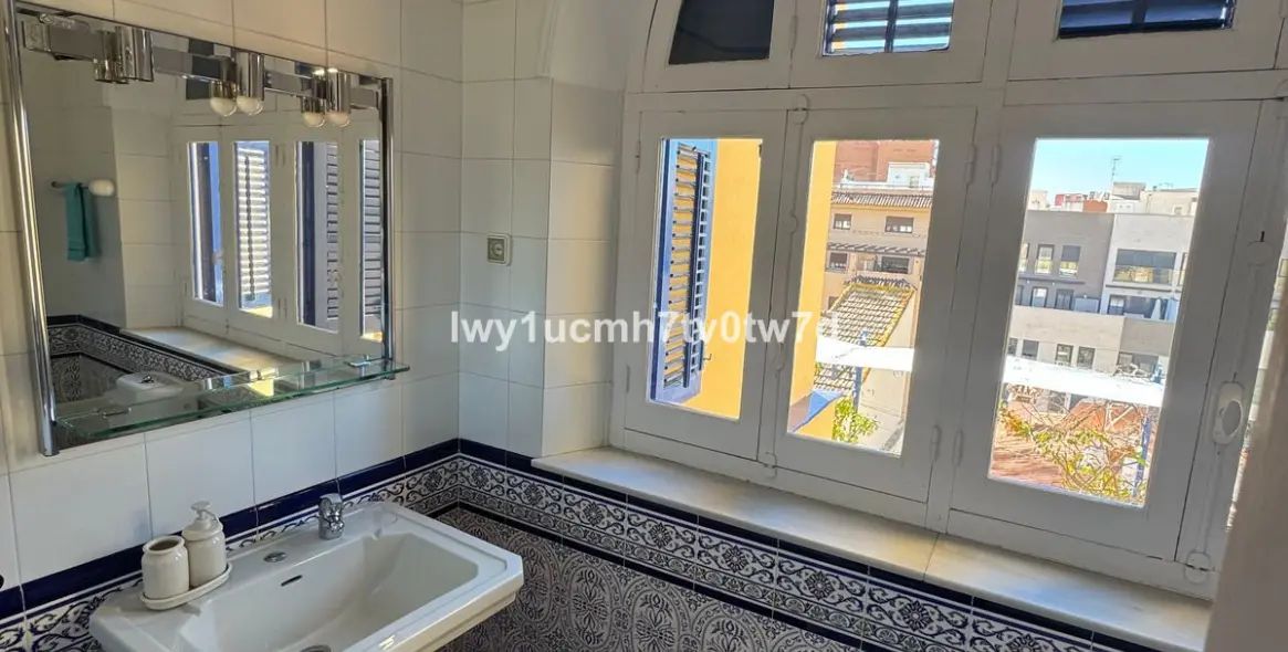 Venta de adosado en Malagueta 5