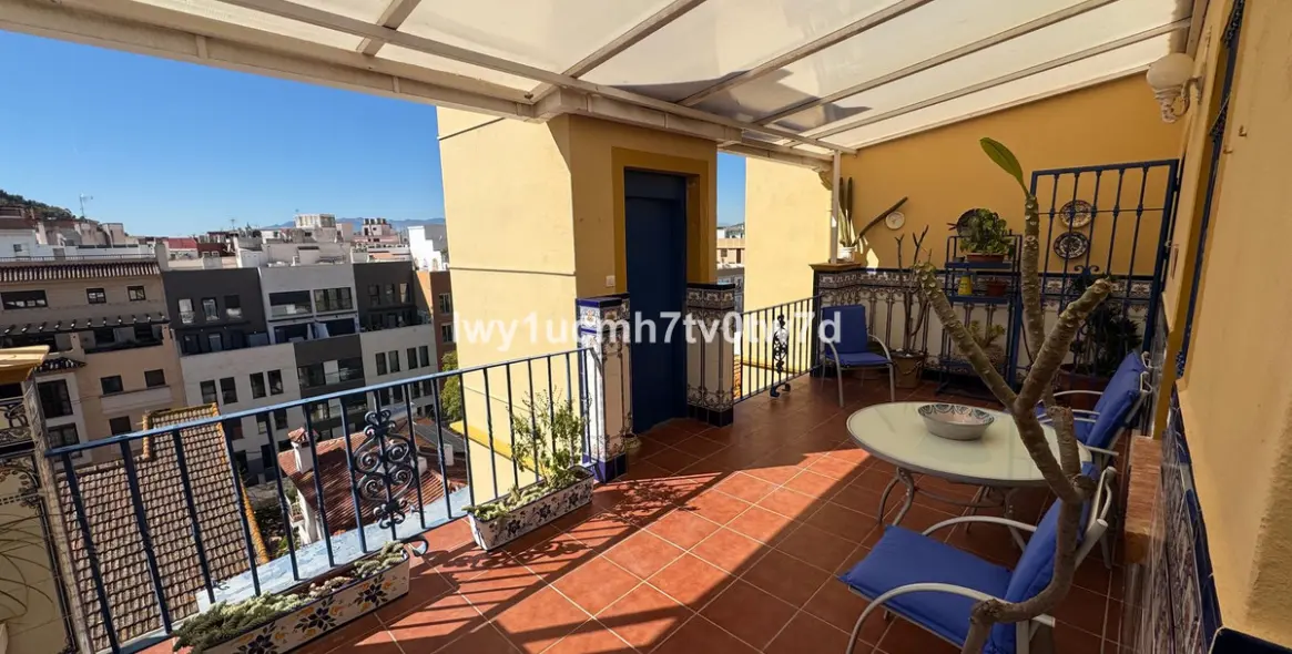 Venta de adosado en Malagueta 17