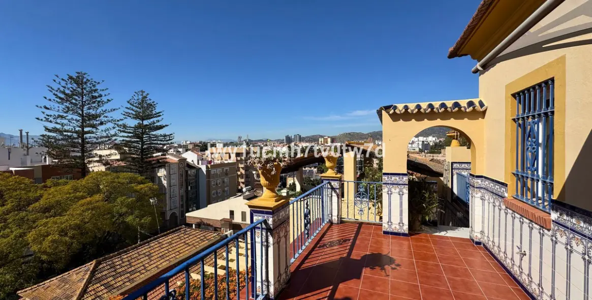 Venta de adosado en Malagueta 23