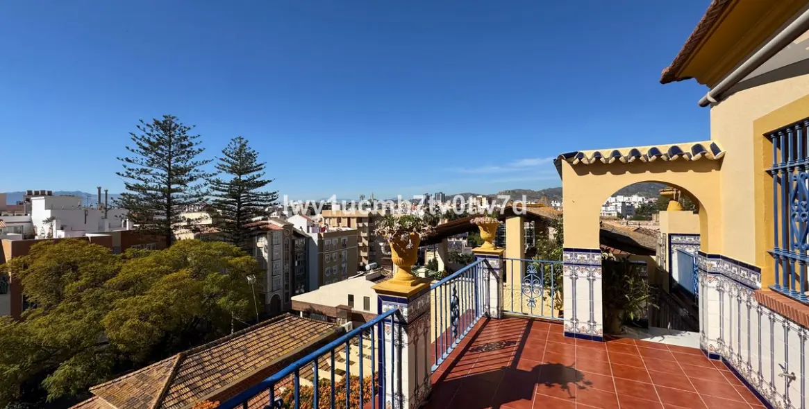 Venta de adosado en Malagueta 34