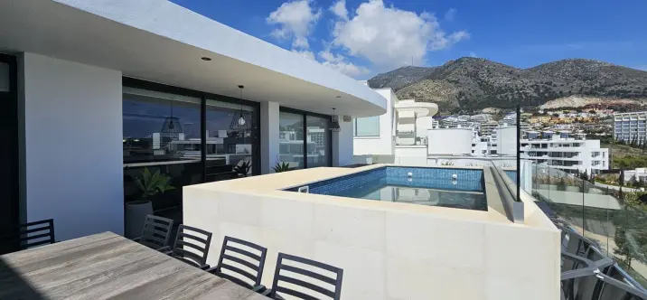 Venta de ático en Higueron 2