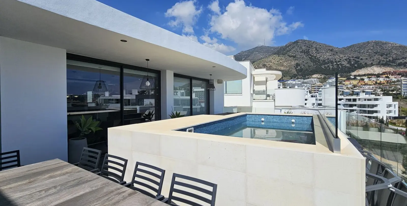 Sale of penthouse in Higueron 3