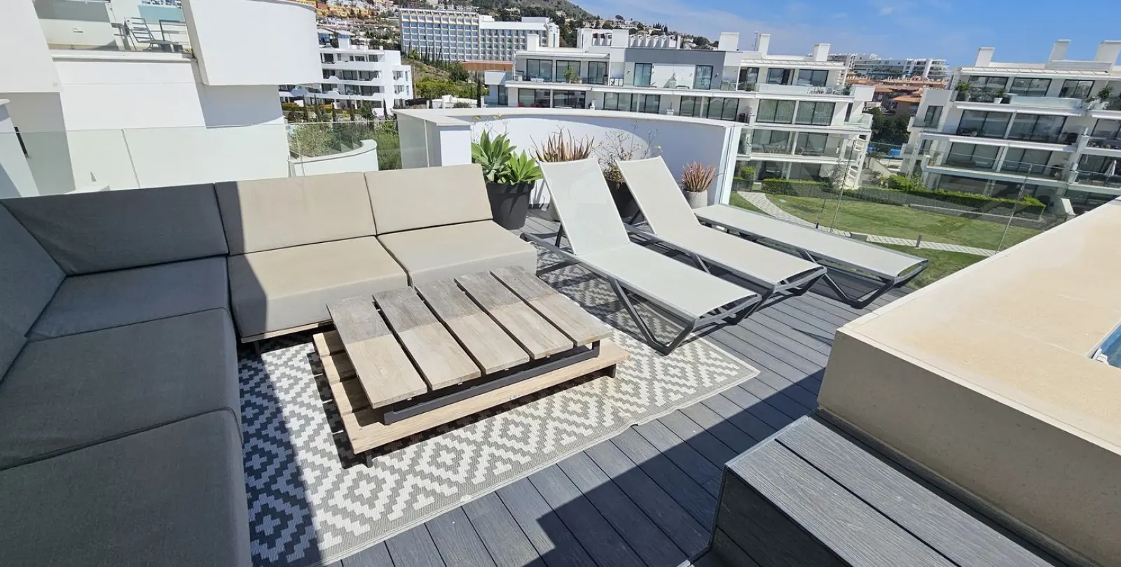 Sale of penthouse in Higueron 6