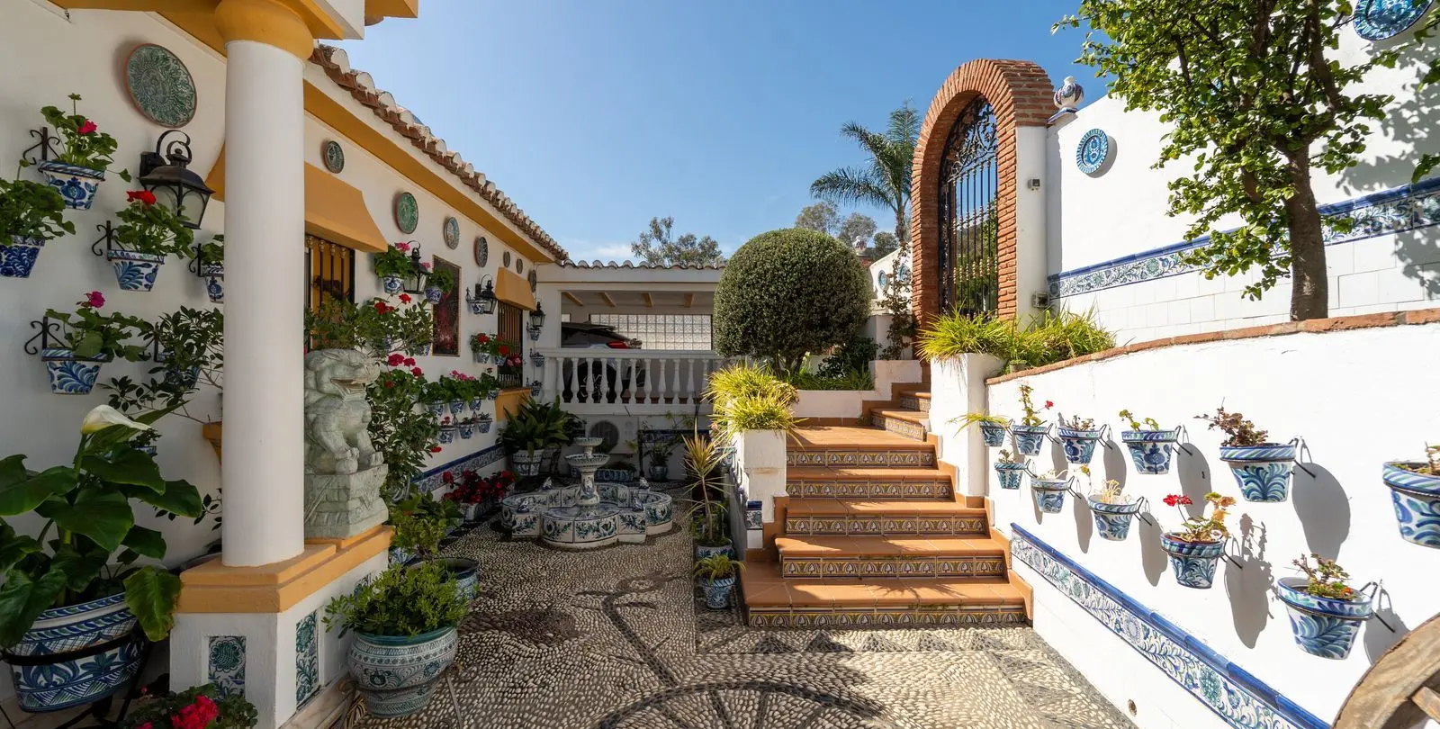 Sale of detached villa in Torremuelle 24