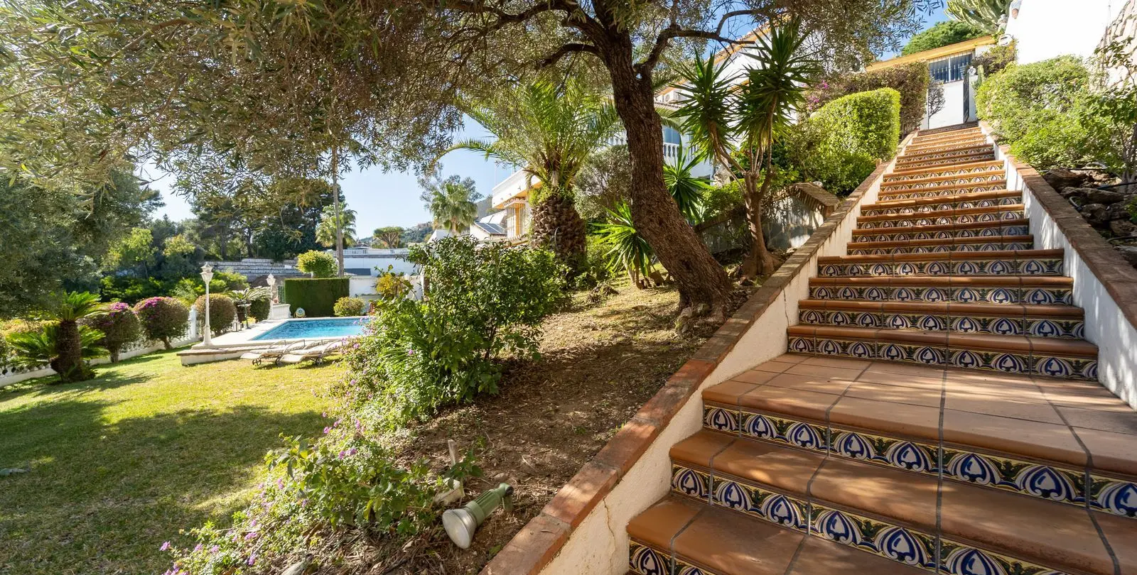 Sale of detached villa in Torremuelle 68