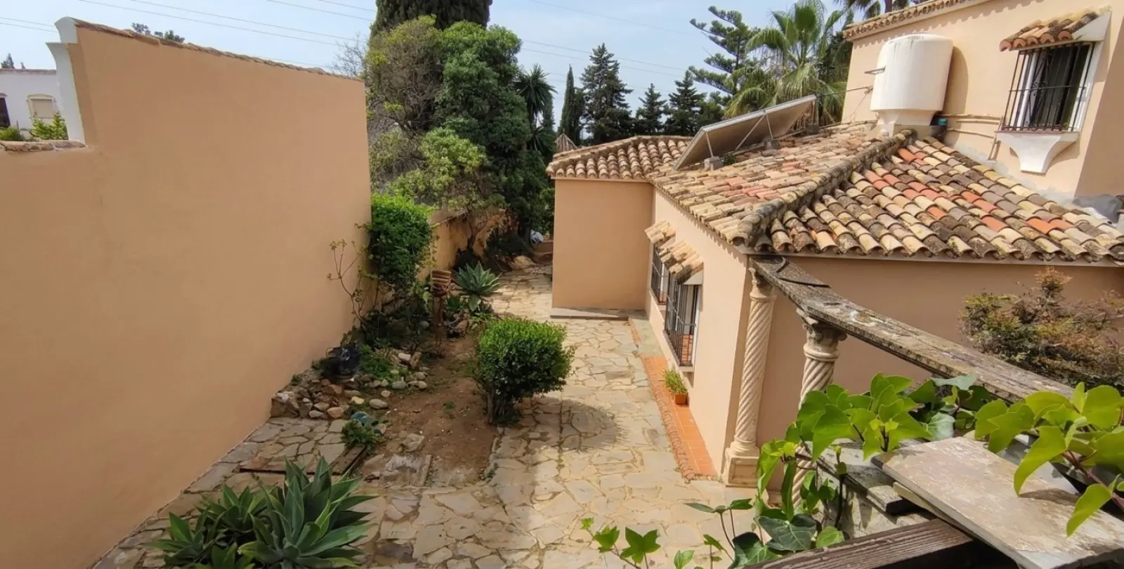 Sale of detached villa in Río Real 2