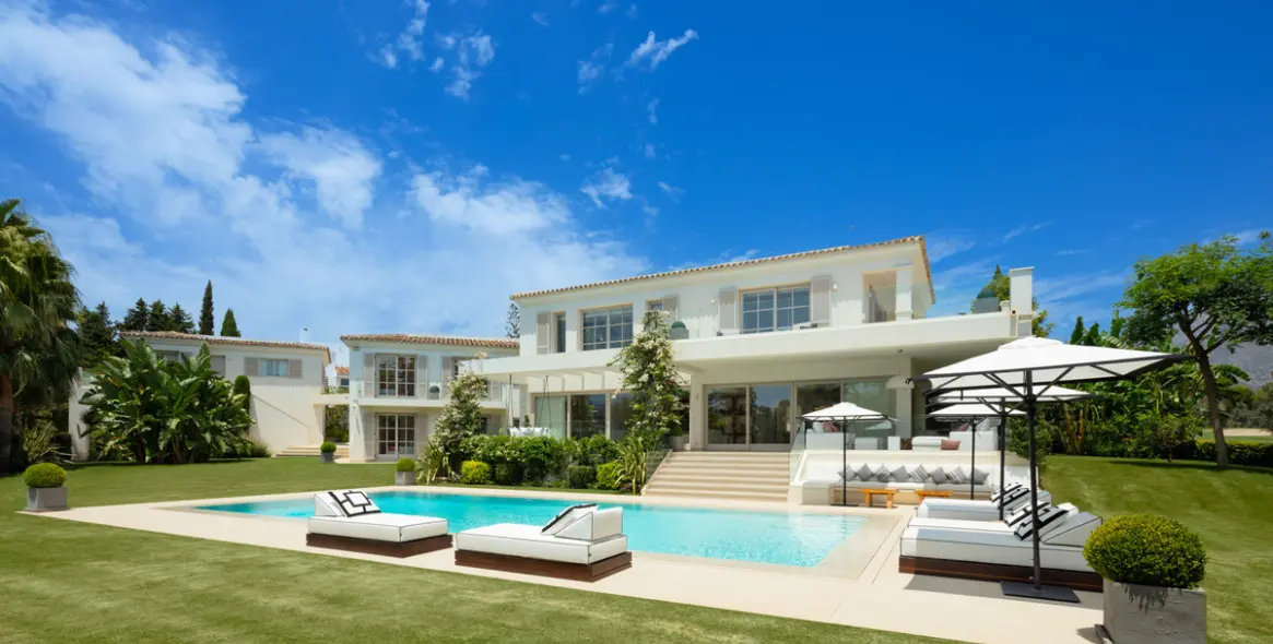 Venta de villa independiente en Aloha 14