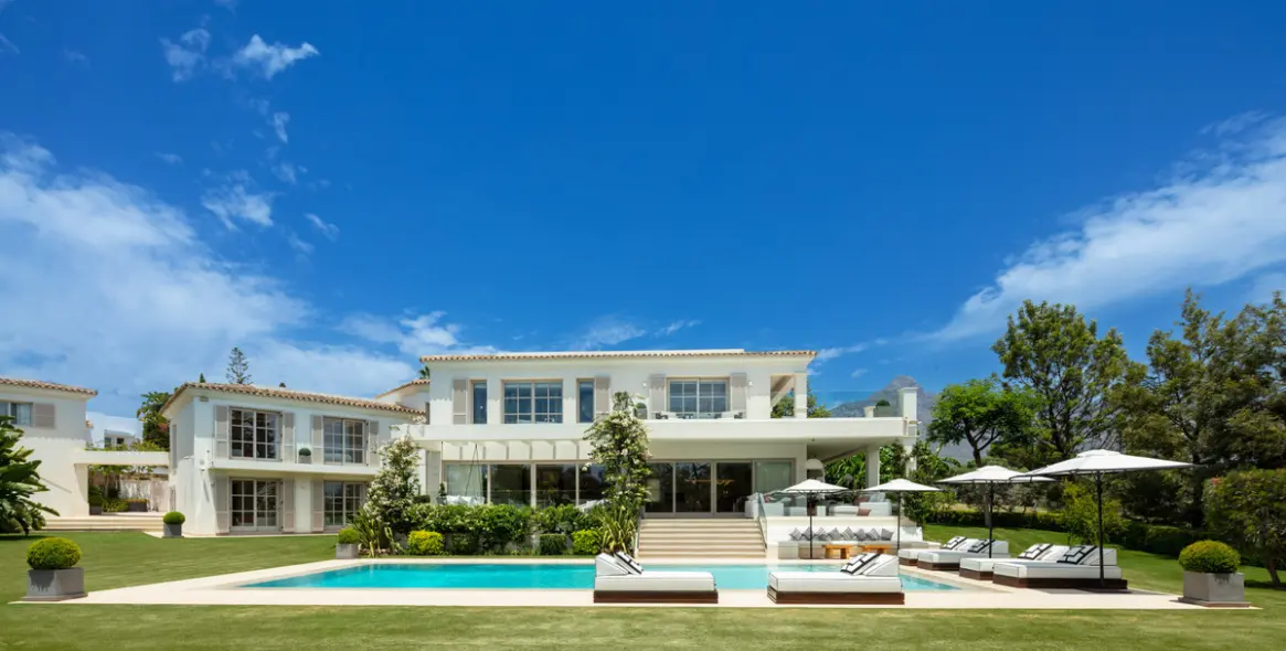 Venta de villa independiente en Aloha 17