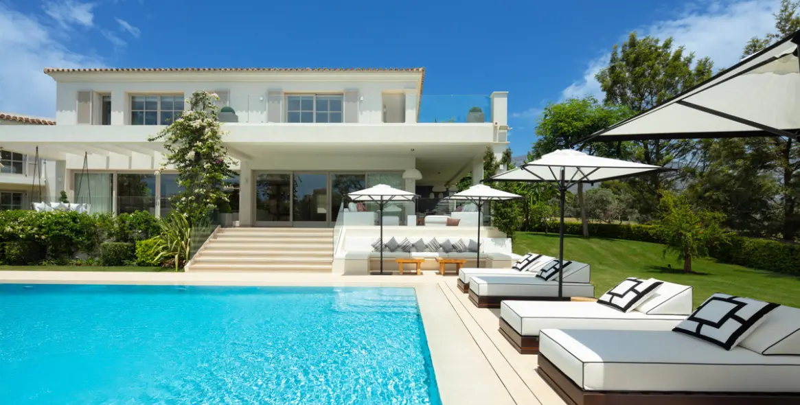 Venta de villa independiente en Aloha 25