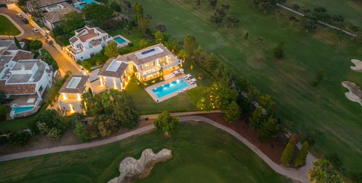 Venta de villa independiente en Aloha 38