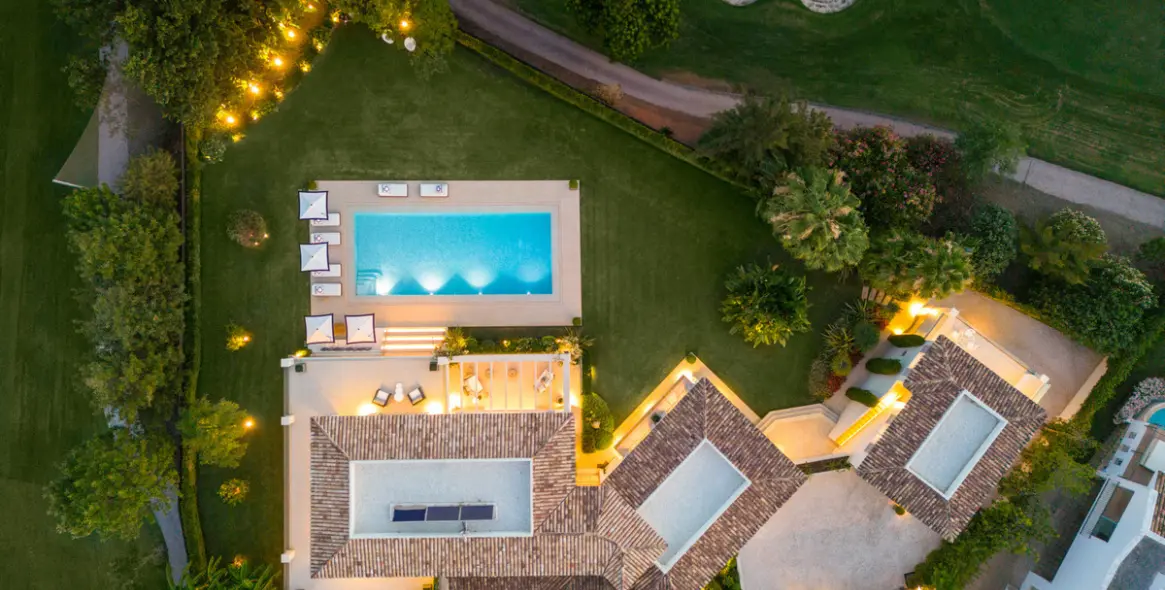 Venta de villa independiente en Aloha 42