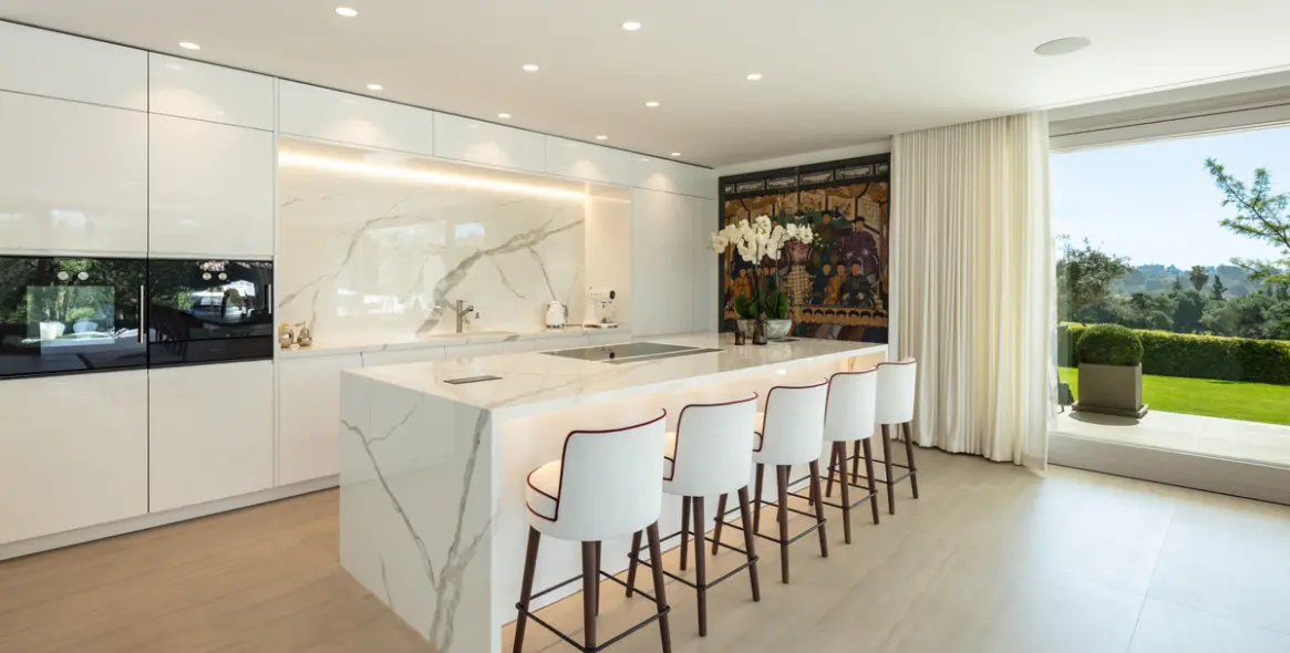 Venta de villa independiente en Aloha 47