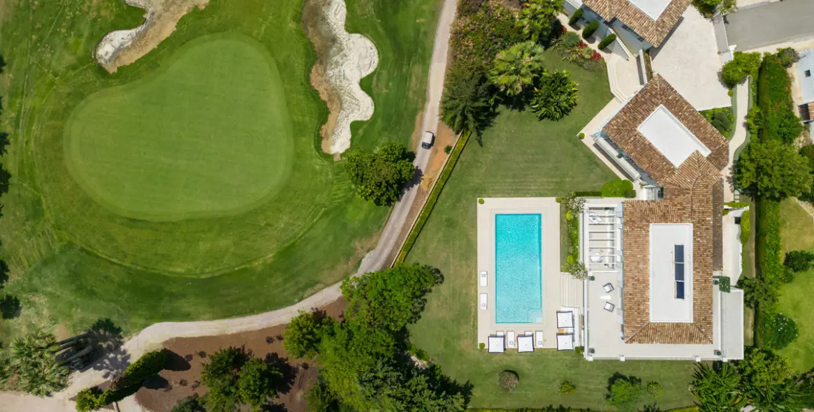 Venta de villa independiente en Aloha 49