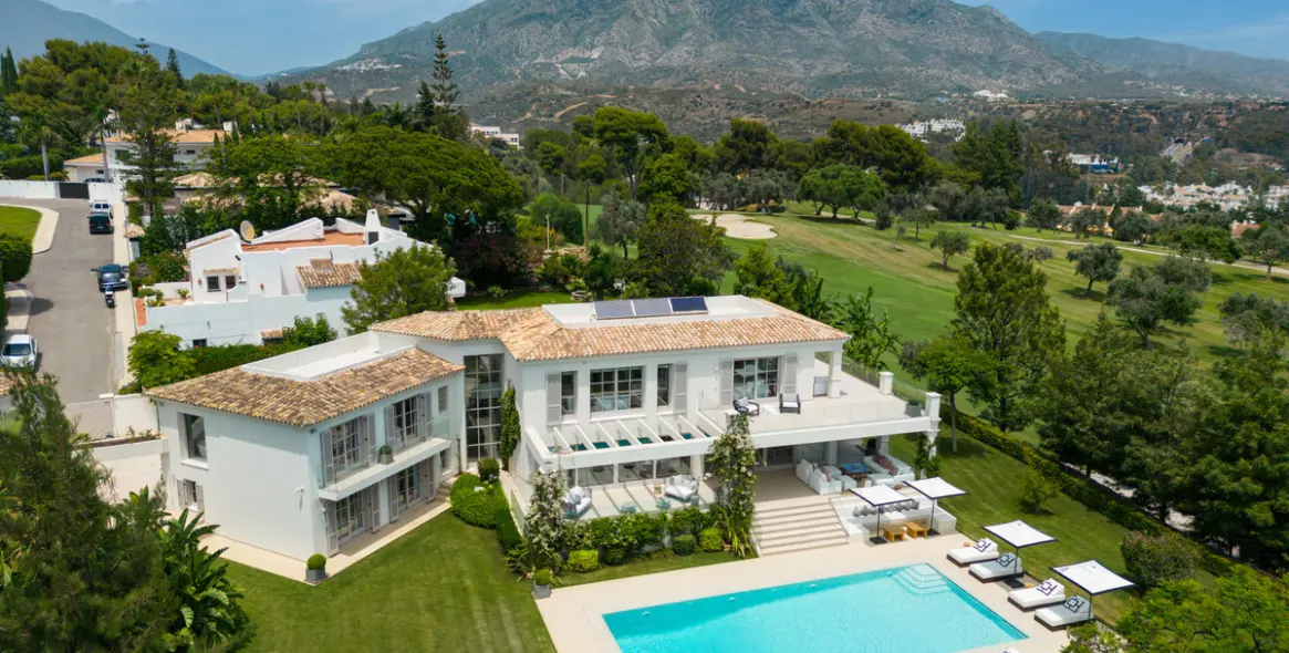 Venta de villa independiente en Aloha 55