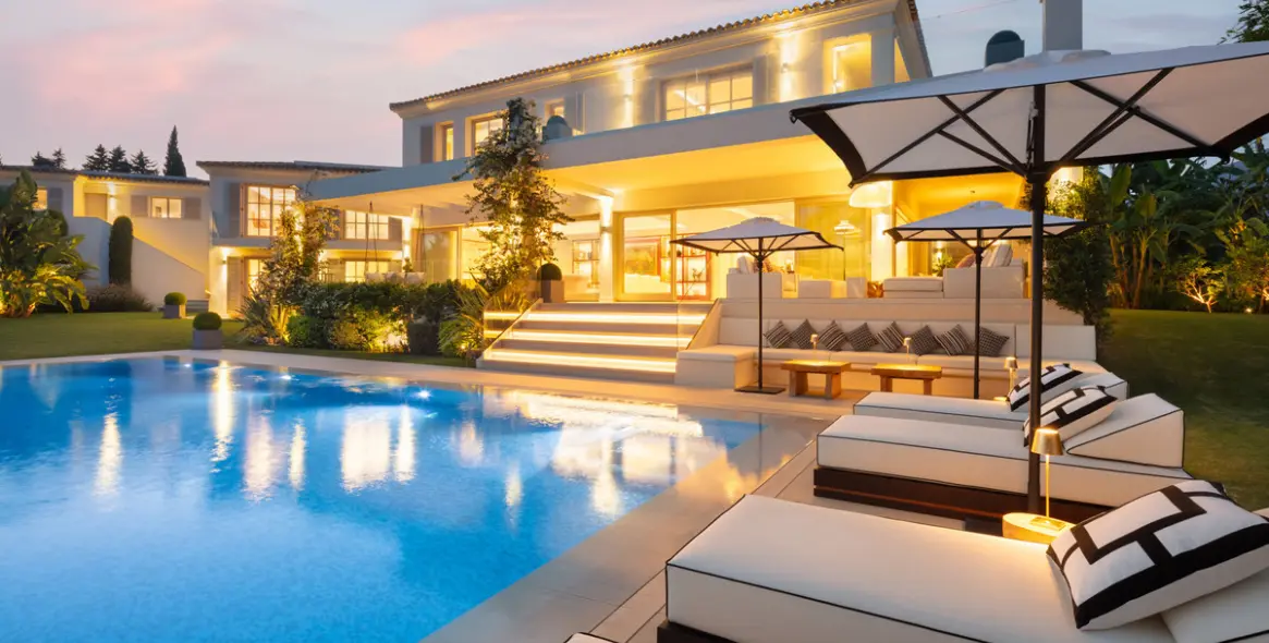 Venta de villa independiente en Aloha 58