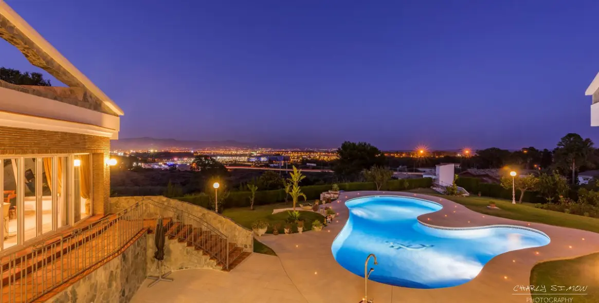 Venta de villa independiente en Churriana 2