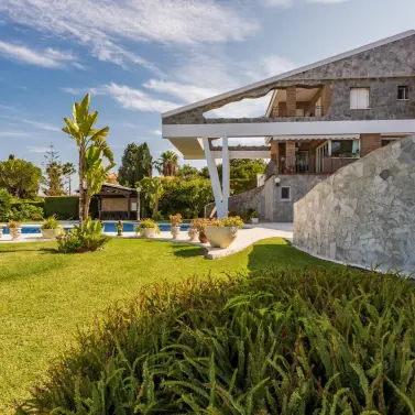 Venta de villa independiente en Churriana