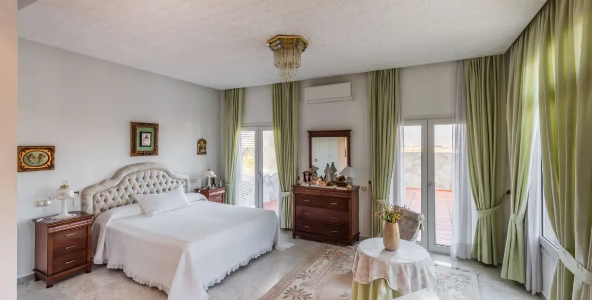 Venta de villa independiente en Churriana 9