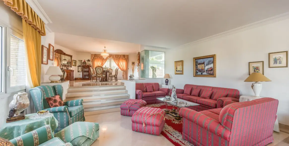 Venta de villa independiente en Churriana 10