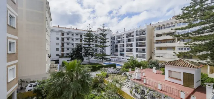 Продажа апартаментов на среднем этаже в Fuengirola 0