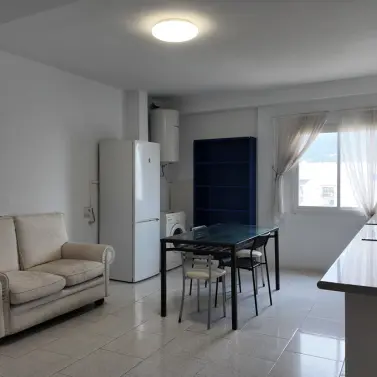 Venta de apartamento en planta media en Marbella