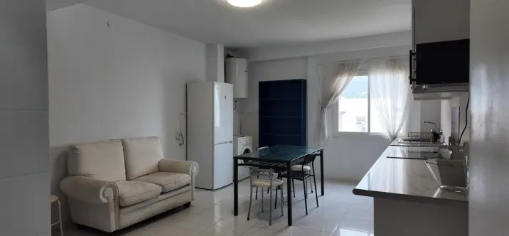 Venta de apartamento en planta media en Marbella 2