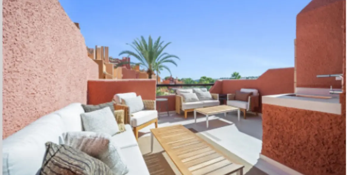 Sale of townhouse in Nueva Andalucía 10