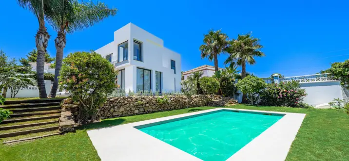 Venta de villa independiente en Nueva Andalucía 0