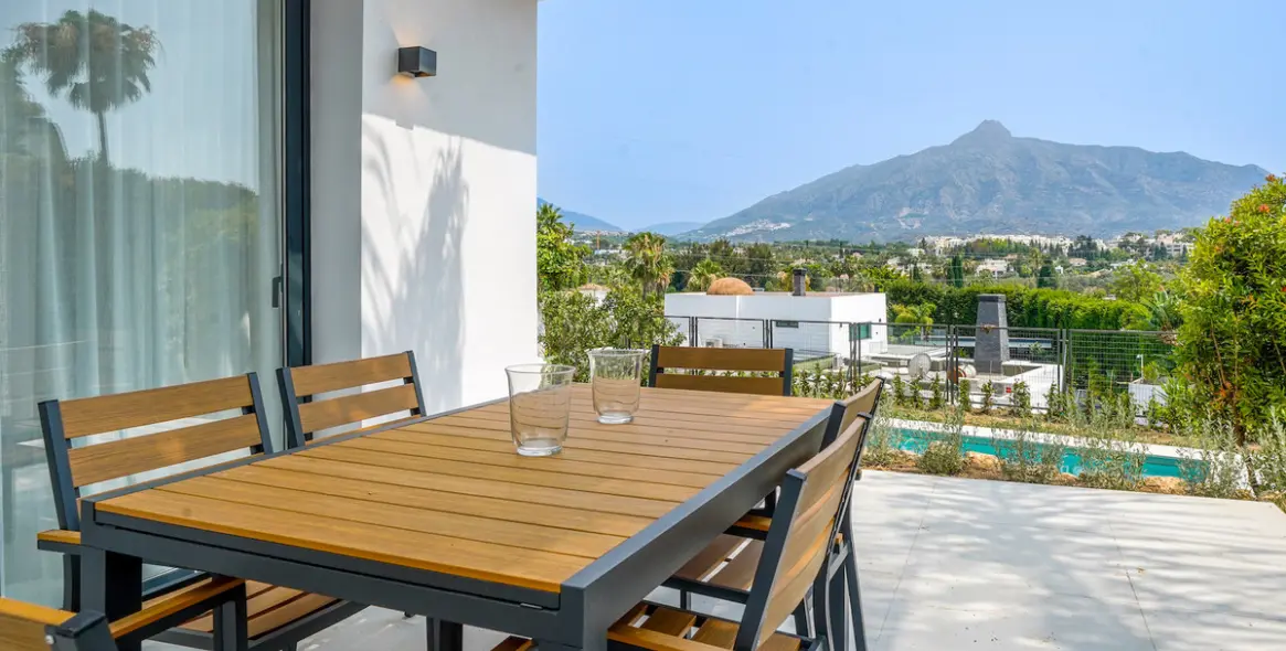 Sale of detached villa in Nueva Andalucía 2