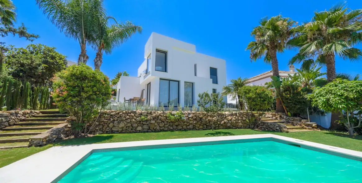Sale of detached villa in Nueva Andalucía 3
