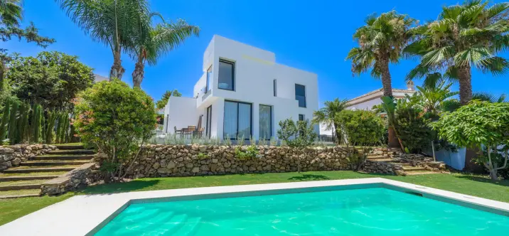 Venta de villa independiente en Nueva Andalucía 2