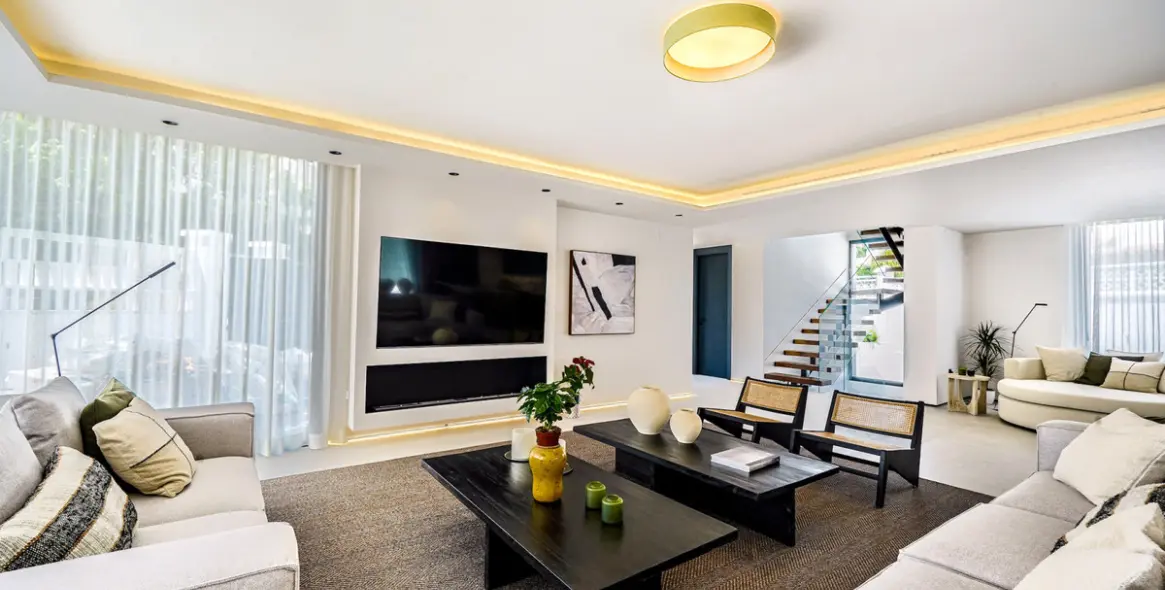 Sale of detached villa in Nueva Andalucía 15