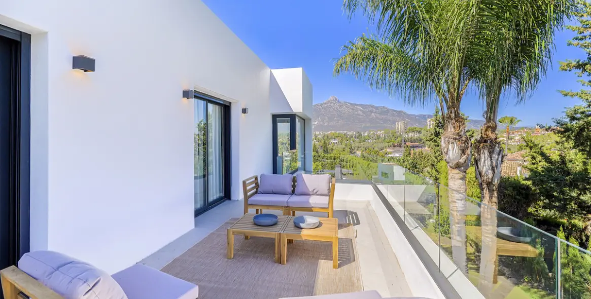 Sale of detached villa in Nueva Andalucía 28