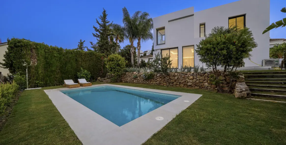 Sale of detached villa in Nueva Andalucía 29