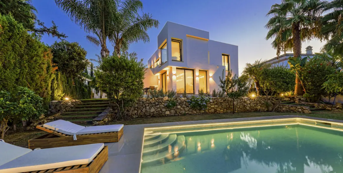 Sale of detached villa in Nueva Andalucía 30
