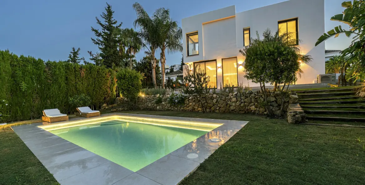 Sale of detached villa in Nueva Andalucía 31