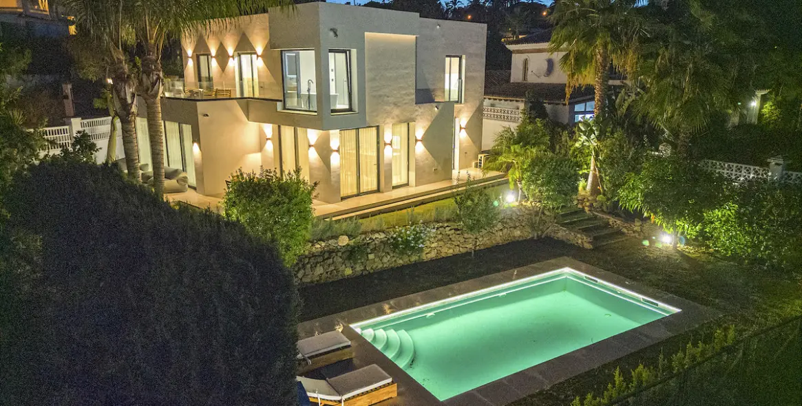 Sale of detached villa in Nueva Andalucía 32
