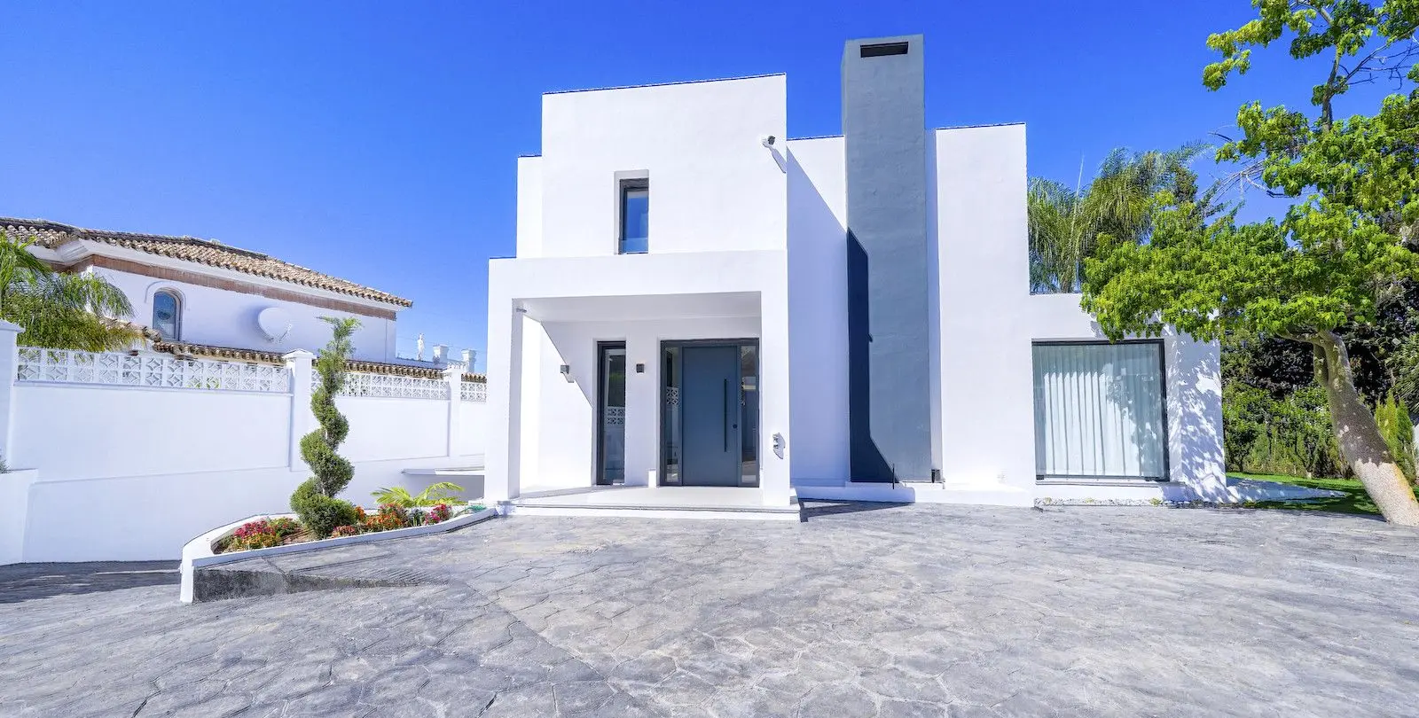 Sale of detached villa in Nueva Andalucía 27