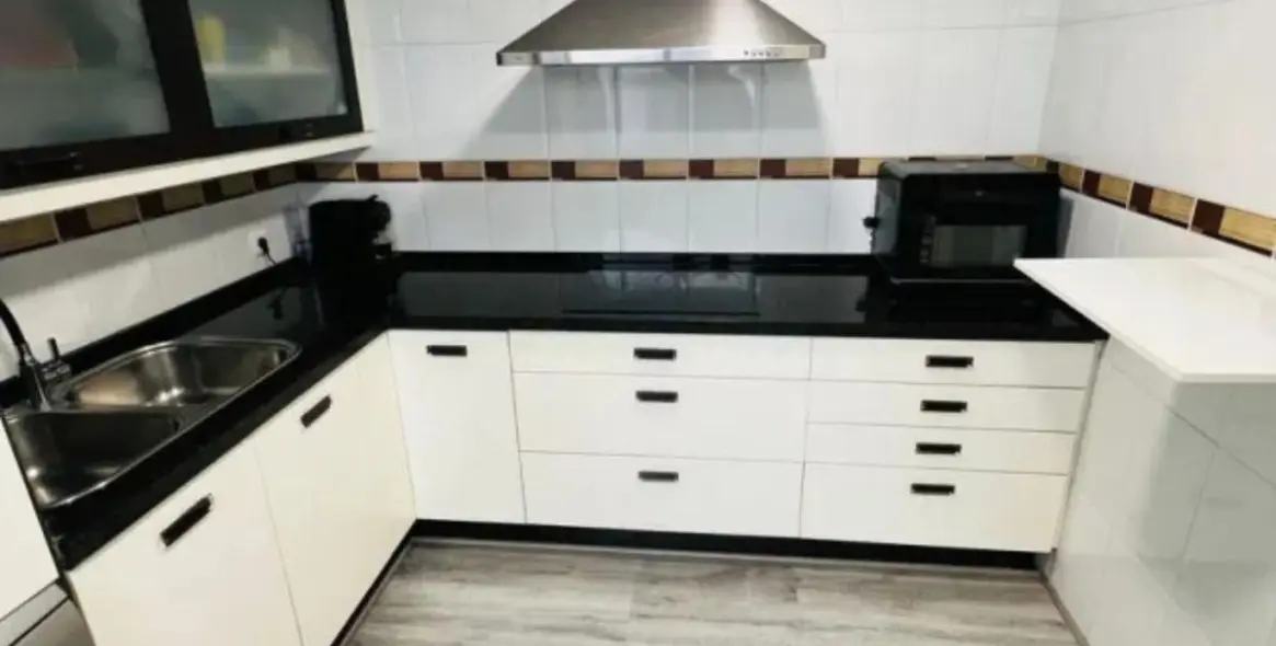 Продажа апартаментов на среднем этаже в Estepona 4